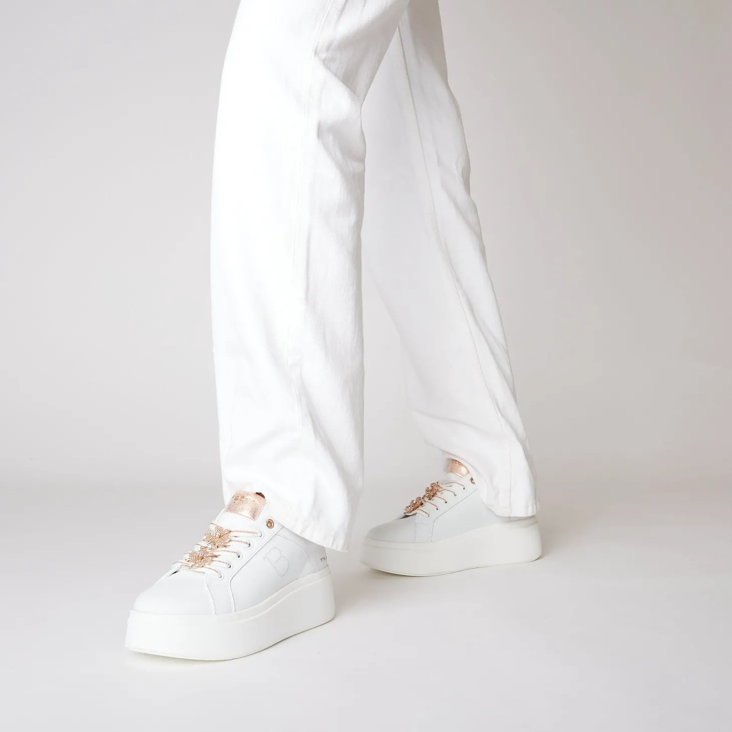 SNEAKER ELETTRA CON FIORI IN STRASS COLORE BIANCO/CIPRIA